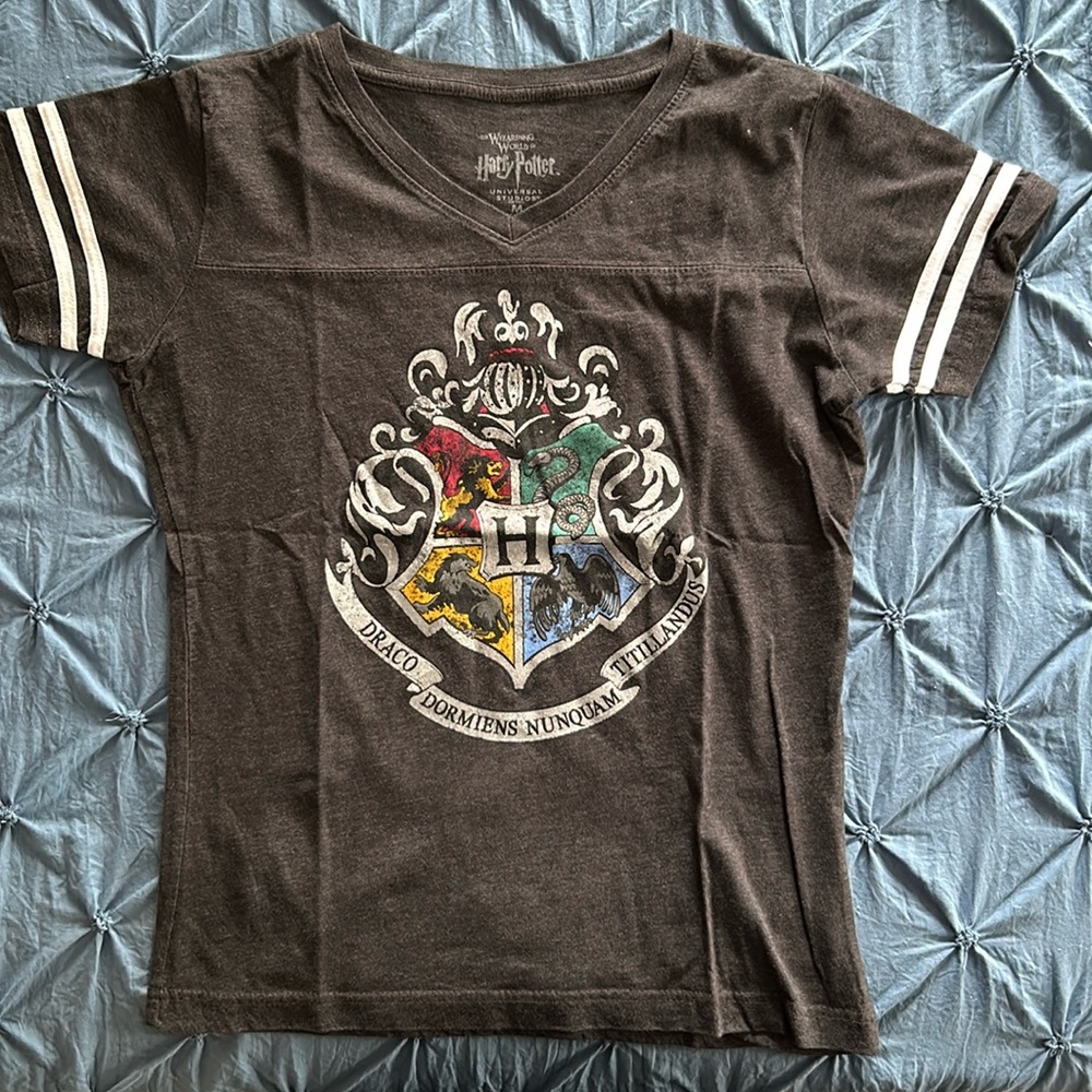 Women’s Hogwarts shirt